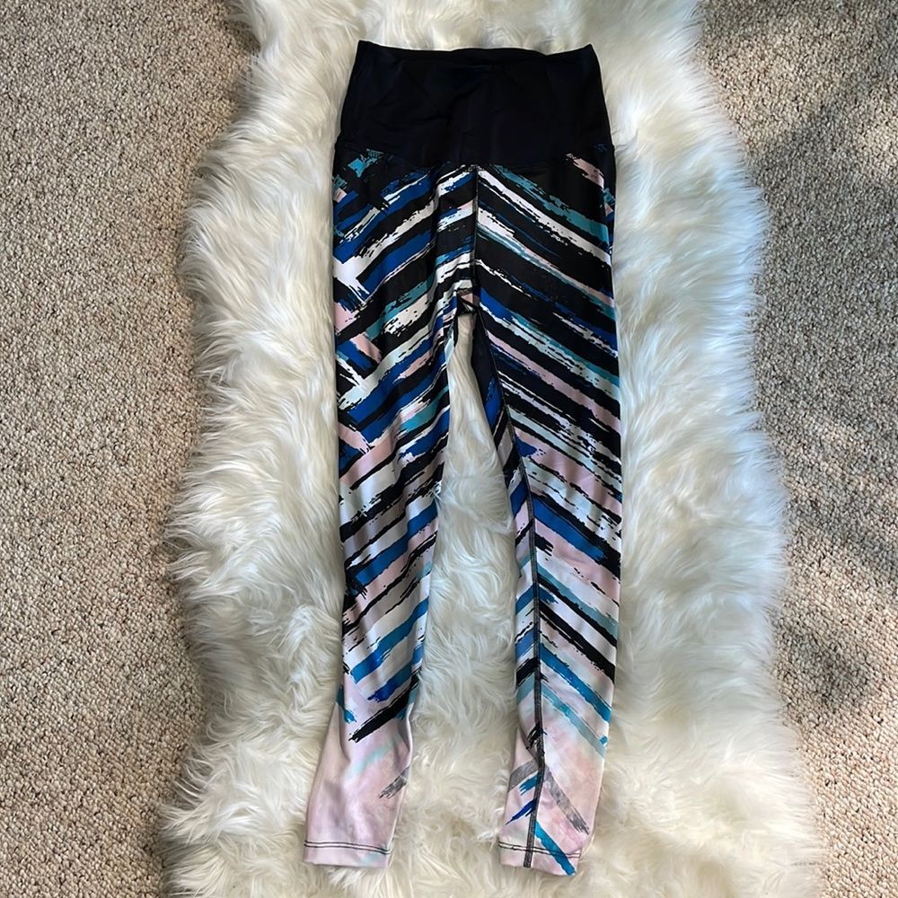 Beyond yoga striped black, white purple pink workout leggings size Small pants